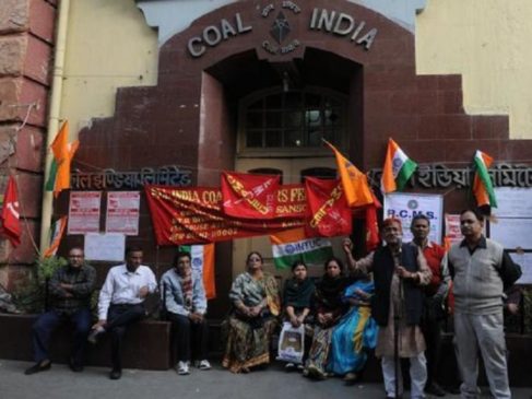 coal-india-workers-go-on-strike-on-24-september-to-protest-against-fdi_201909114730