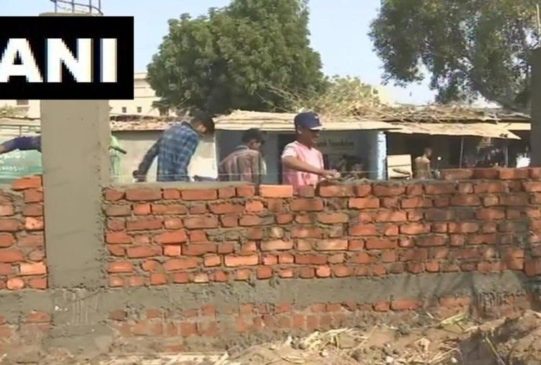 ahmedabad-wall_1581585474