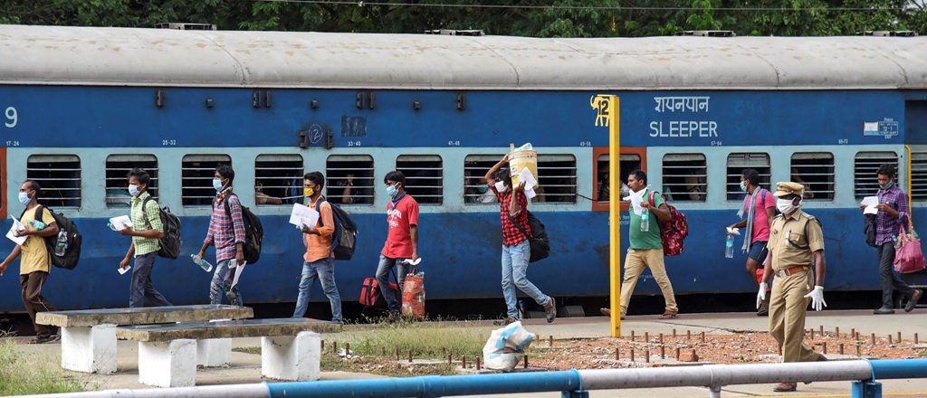 Corona-Migrants-Workers-Train-PTI-6