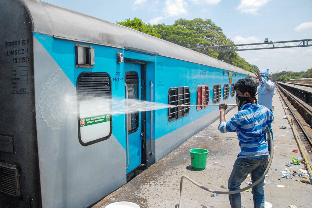 Corona-Lockdown-Train-PTI