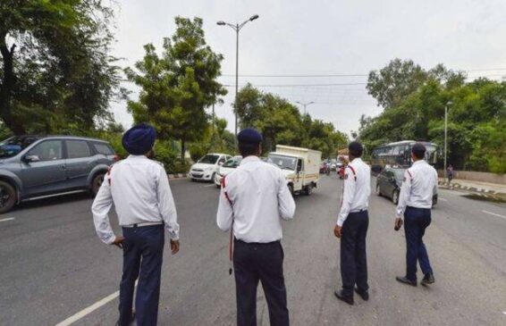 delhi-traffic-police-1-620x400