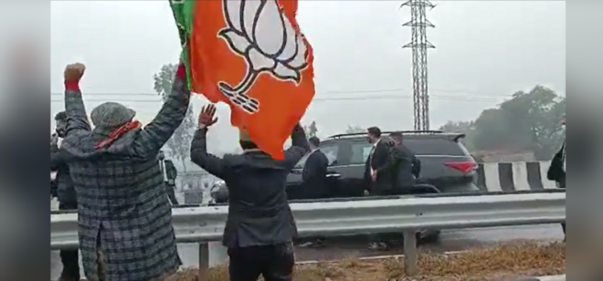 video-showing-BJP-workers-near-Prime-Minister-Modis-cavalcade-on-Moga-Ferozepur-highway-in-Punjab-Twitter